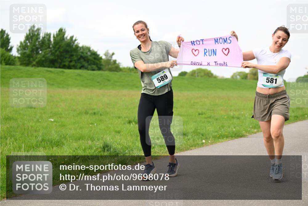 10.05.2026 - 8. Wedeler Halbmarathon Dr. Thomas Lammeyer http://msf.ph/oto/9698078 10.05.2026 11:31:37 Laufen 589, 581 meine-sportfotos.de