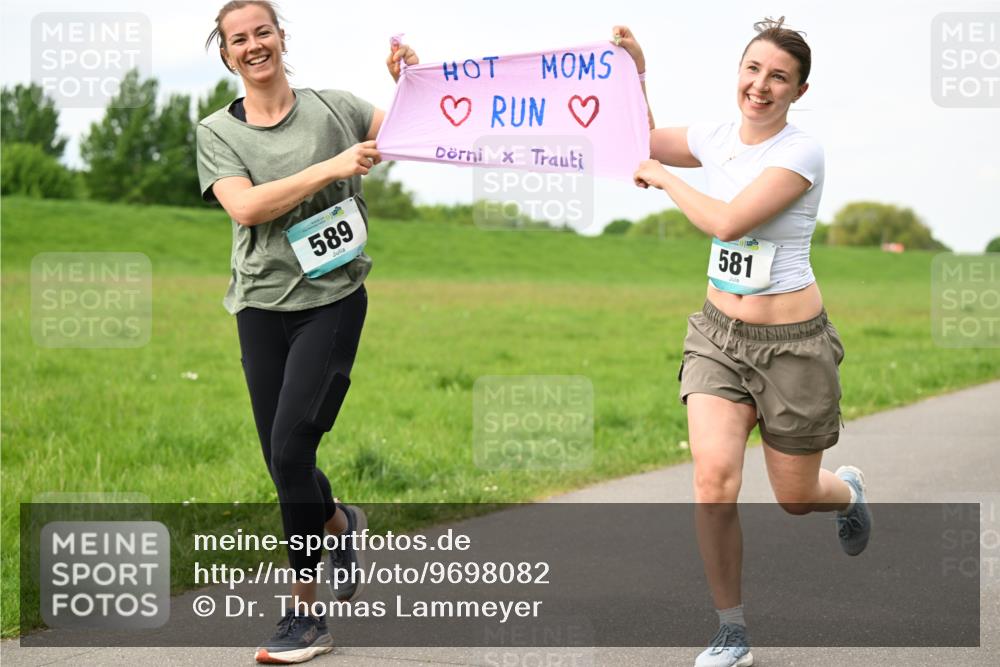 10.05.2026 - 8. Wedeler Halbmarathon Dr. Thomas Lammeyer http://msf.ph/oto/9698082 10.05.2026 11:31:38 Laufen 589, 581 meine-sportfotos.de