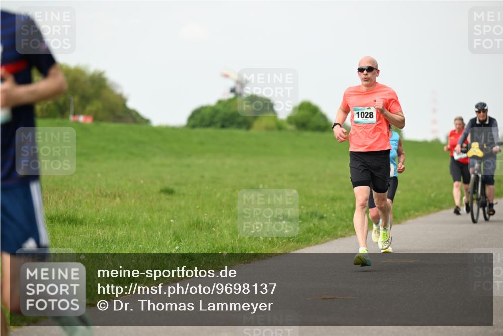 10.05.2026 - 8. Wedeler Halbmarathon Dr. Thomas Lammeyer http://msf.ph/oto/9698137 10.05.2026 11:31:50 Laufen 1028 meine-sportfotos.de
