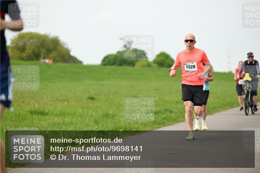 10.05.2026 - 8. Wedeler Halbmarathon Dr. Thomas Lammeyer http://msf.ph/oto/9698141 10.05.2026 11:31:50 Laufen 1028 meine-sportfotos.de