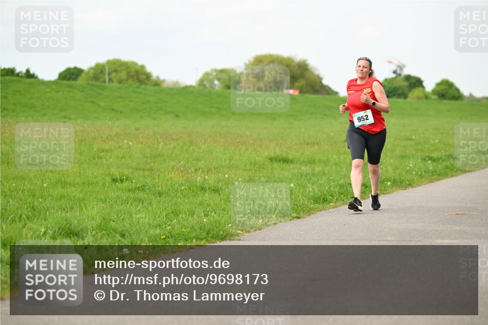 10.05.2026 - 8. Wedeler Halbmarathon Dr. Thomas Lammeyer http://msf.ph/oto/9698173 10.05.2026 11:31:59 Laufen 952 meine-sportfotos.de