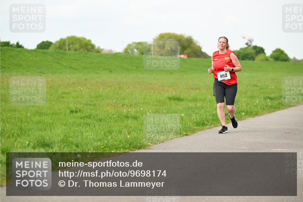 10.05.2026 - 8. Wedeler Halbmarathon Dr. Thomas Lammeyer http://msf.ph/oto/9698174 10.05.2026 11:31:59 Laufen 952 meine-sportfotos.de