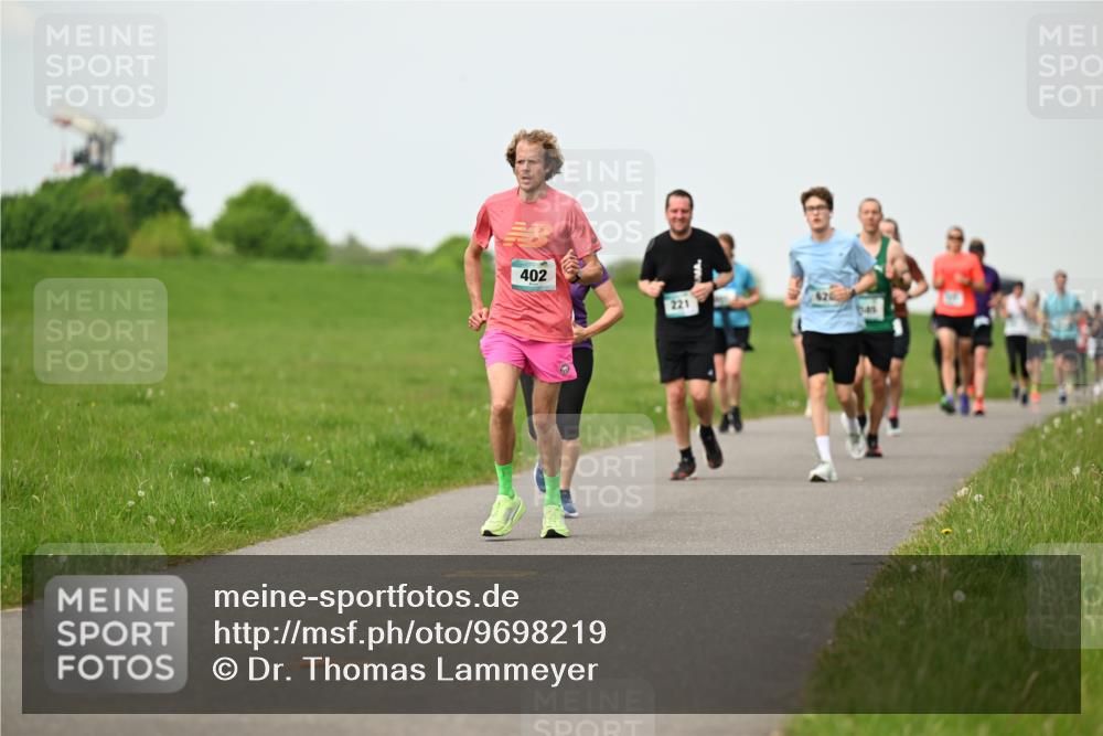 10.05.2026 - 8. Wedeler Halbmarathon Dr. Thomas Lammeyer http://msf.ph/oto/9698219 10.05.2026 11:32:11 Laufen 402, 221 meine-sportfotos.de