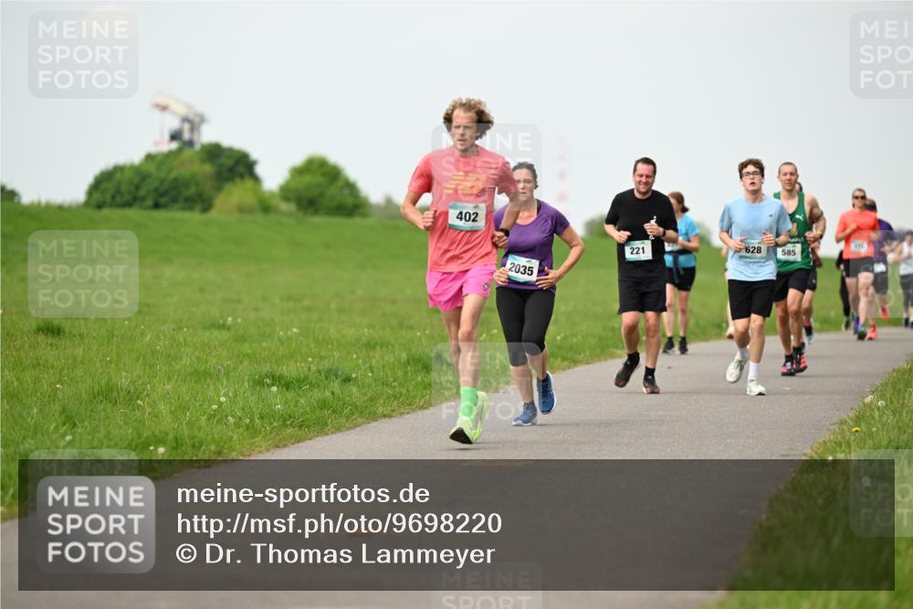 10.05.2026 - 8. Wedeler Halbmarathon Dr. Thomas Lammeyer http://msf.ph/oto/9698220 10.05.2026 11:32:12 Laufen 402, 628, 585, 221, 2035 meine-sportfotos.de