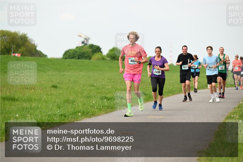 10.05.2026 - 8. Wedeler Halbmarathon Dr. Thomas Lammeyer http://msf.ph/oto/9698225 10.05.2026 11:32:12 Laufen 402, 221, 628, 585, 2035 meine-sportfotos.de
