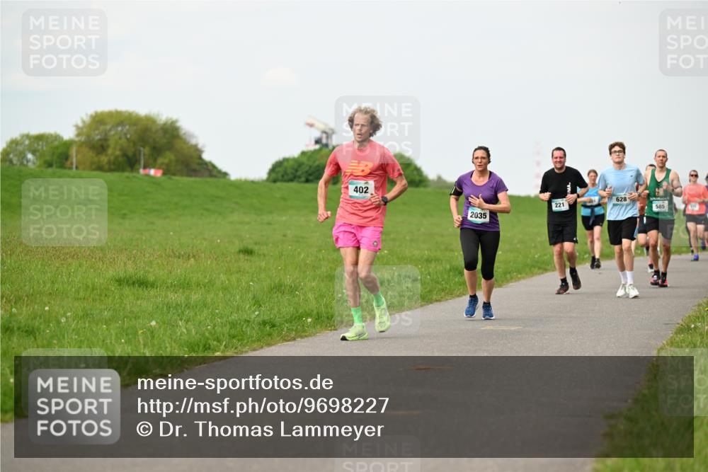 10.05.2026 - 8. Wedeler Halbmarathon Dr. Thomas Lammeyer http://msf.ph/oto/9698227 10.05.2026 11:32:13 Laufen 402, 628, 221, 585, 2035 meine-sportfotos.de