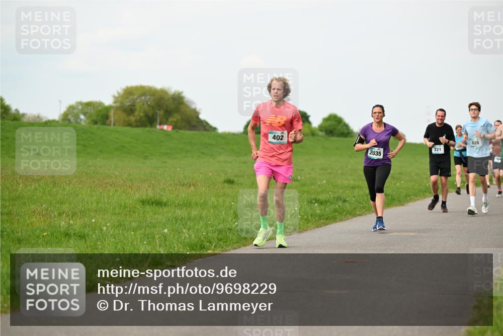 10.05.2026 - 8. Wedeler Halbmarathon Dr. Thomas Lammeyer http://msf.ph/oto/9698229 10.05.2026 11:32:13 Laufen 402, 628, 221, 2035 meine-sportfotos.de