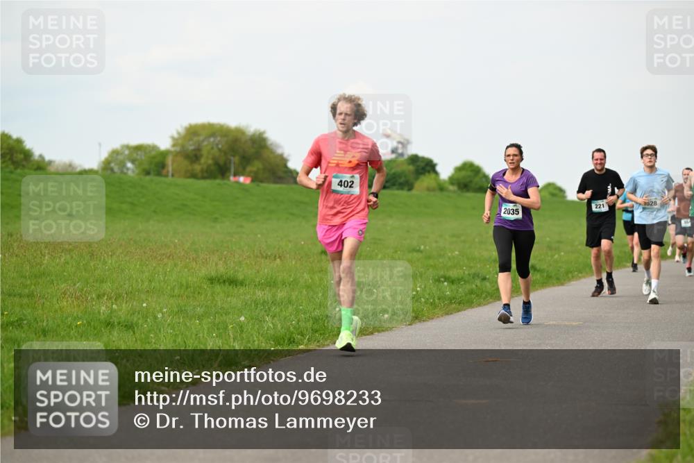 10.05.2026 - 8. Wedeler Halbmarathon Dr. Thomas Lammeyer http://msf.ph/oto/9698233 10.05.2026 11:32:14 Laufen 402, 628, 221, 2035 meine-sportfotos.de