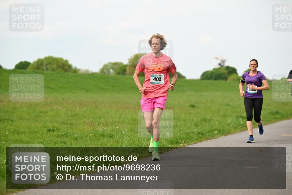 10.05.2026 - 8. Wedeler Halbmarathon Dr. Thomas Lammeyer http://msf.ph/oto/9698236 10.05.2026 11:32:15 Laufen 402, 2050 meine-sportfotos.de