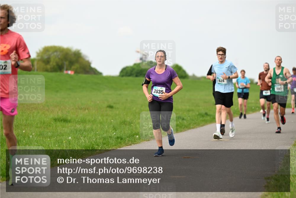 10.05.2026 - 8. Wedeler Halbmarathon Dr. Thomas Lammeyer http://msf.ph/oto/9698238 10.05.2026 11:32:15 Laufen 2035, 628, 585 meine-sportfotos.de