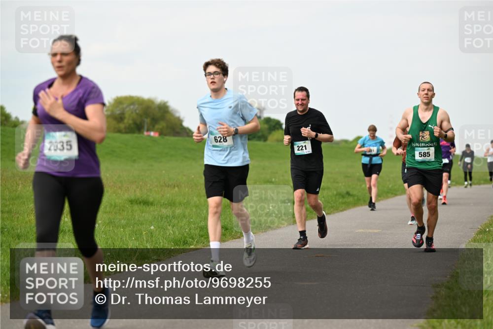 10.05.2026 - 8. Wedeler Halbmarathon Dr. Thomas Lammeyer http://msf.ph/oto/9698255 10.05.2026 11:32:18 Laufen 2035, 628, 221, 585 meine-sportfotos.de