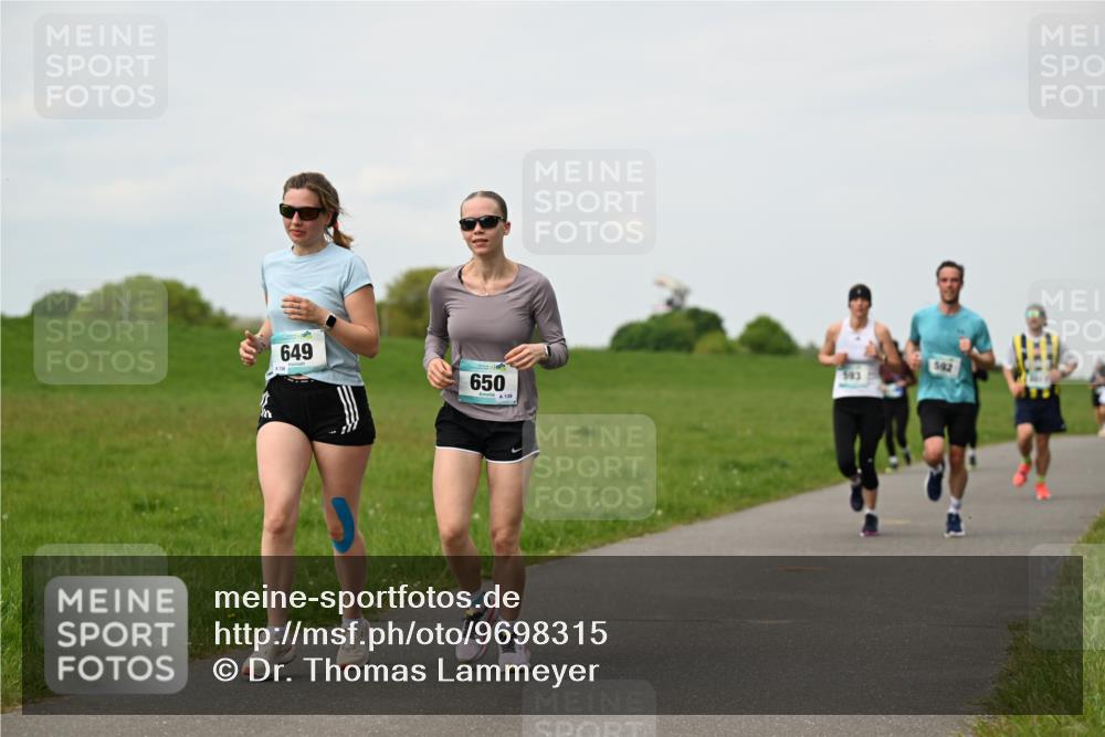 10.05.2026 - 8. Wedeler Halbmarathon Dr. Thomas Lammeyer http://msf.ph/oto/9698315 10.05.2026 11:32:28 Laufen 649, 650, 139, 593, 592 meine-sportfotos.de