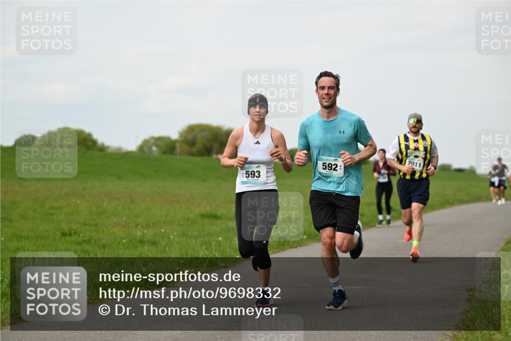 10.05.2026 - 8. Wedeler Halbmarathon Dr. Thomas Lammeyer http://msf.ph/oto/9698332 10.05.2026 11:32:31 Laufen 593, 592, 2011 meine-sportfotos.de