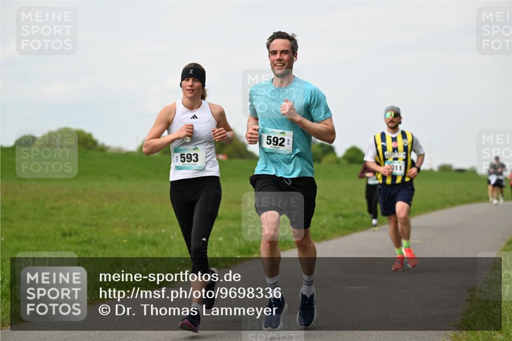 10.05.2026 - 8. Wedeler Halbmarathon Dr. Thomas Lammeyer http://msf.ph/oto/9698336 10.05.2026 11:32:31 Laufen 593, 592, 2011 meine-sportfotos.de