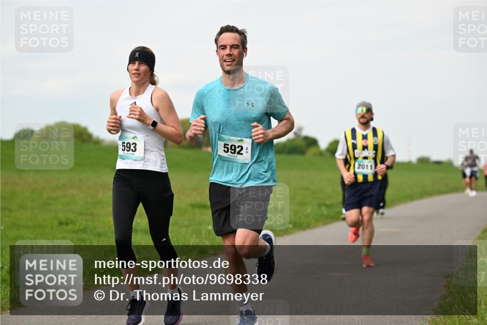 10.05.2026 - 8. Wedeler Halbmarathon Dr. Thomas Lammeyer http://msf.ph/oto/9698338 10.05.2026 11:32:32 Laufen 593, 592, 2011 meine-sportfotos.de