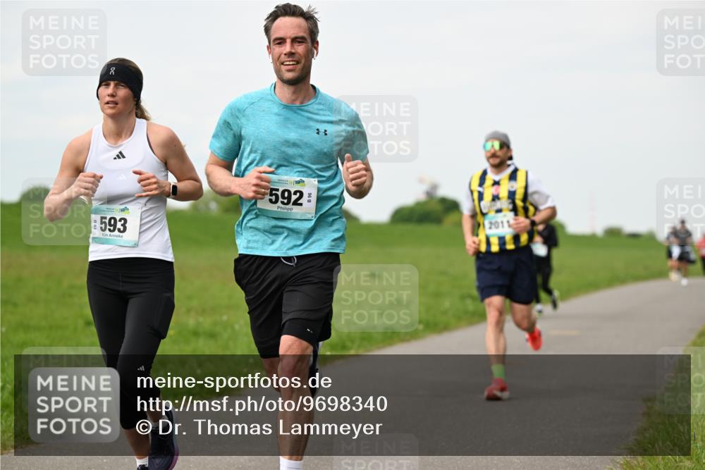 10.05.2026 - 8. Wedeler Halbmarathon Dr. Thomas Lammeyer http://msf.ph/oto/9698340 10.05.2026 11:32:32 Laufen 593, 592, 2011 meine-sportfotos.de