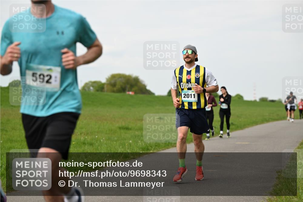 10.05.2026 - 8. Wedeler Halbmarathon Dr. Thomas Lammeyer http://msf.ph/oto/9698343 10.05.2026 11:32:32 Laufen 592, 2011 meine-sportfotos.de