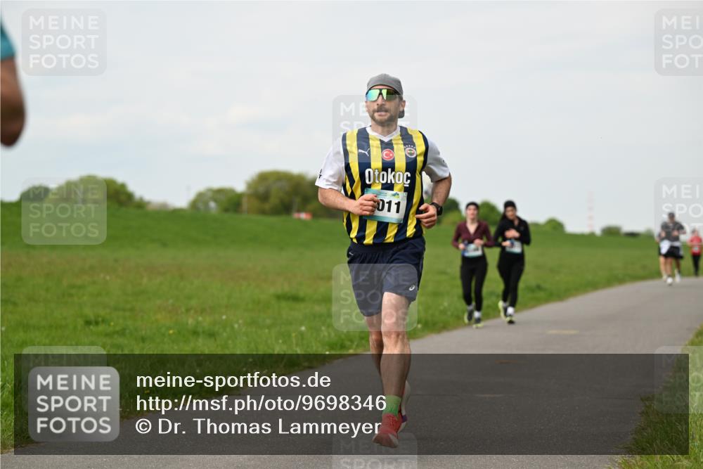 10.05.2026 - 8. Wedeler Halbmarathon Dr. Thomas Lammeyer http://msf.ph/oto/9698346 10.05.2026 11:32:33 Laufen 011 meine-sportfotos.de