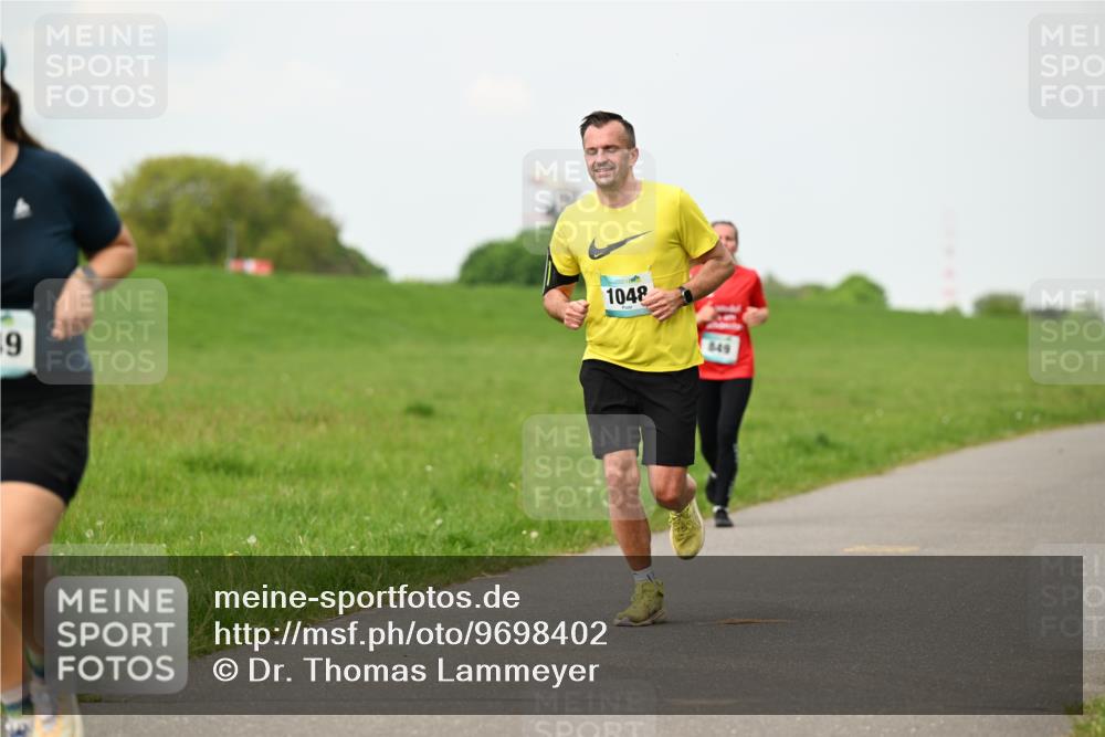 10.05.2026 - 8. Wedeler Halbmarathon Dr. Thomas Lammeyer http://msf.ph/oto/9698402 10.05.2026 11:32:49 Laufen 1048, 849 meine-sportfotos.de