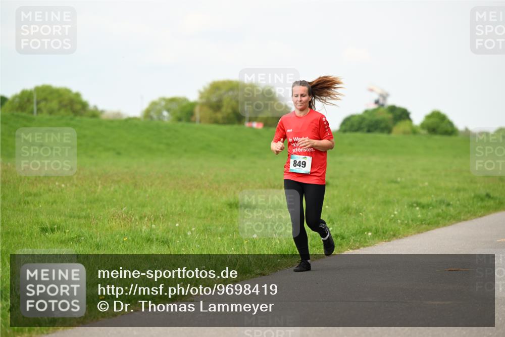 10.05.2026 - 8. Wedeler Halbmarathon Dr. Thomas Lammeyer http://msf.ph/oto/9698419 10.05.2026 11:32:52 Laufen 849 meine-sportfotos.de
