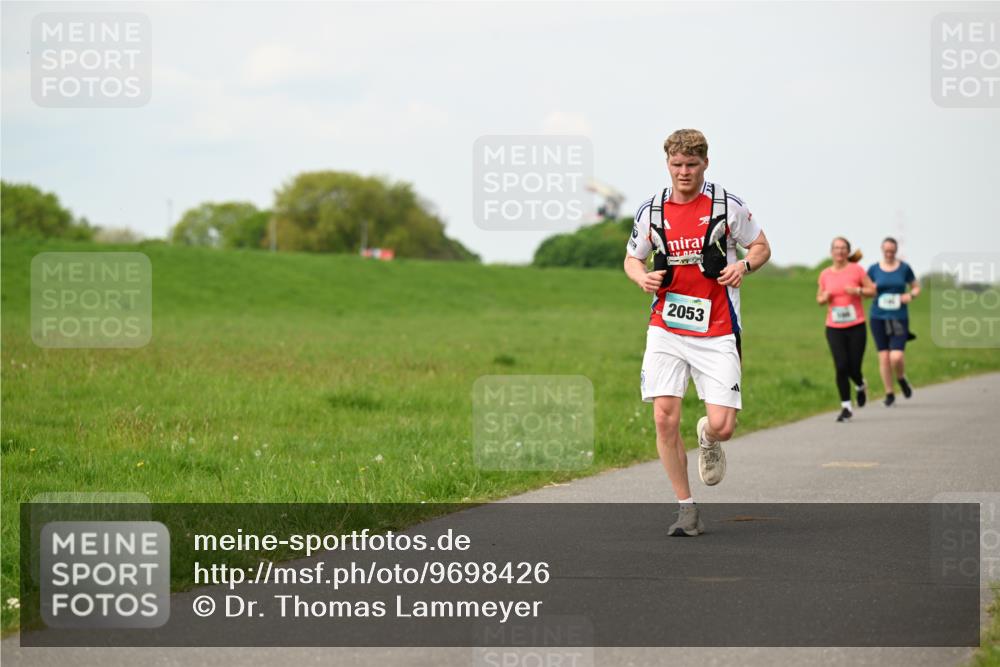 10.05.2026 - 8. Wedeler Halbmarathon Dr. Thomas Lammeyer http://msf.ph/oto/9698426 10.05.2026 11:32:58 Laufen 2053 meine-sportfotos.de