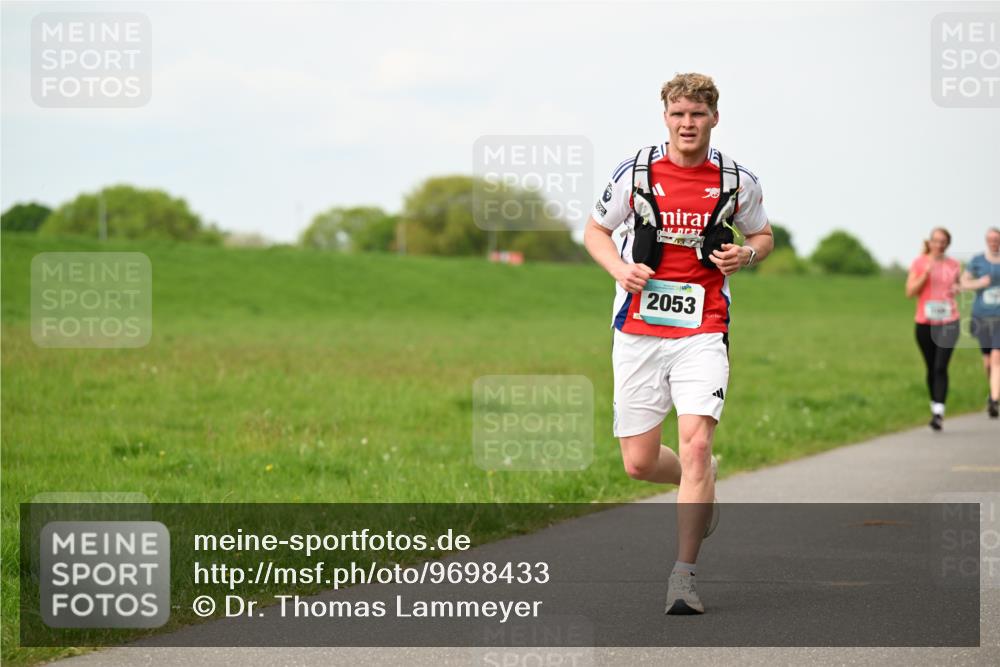 10.05.2026 - 8. Wedeler Halbmarathon Dr. Thomas Lammeyer http://msf.ph/oto/9698433 10.05.2026 11:32:59 Laufen 2053 meine-sportfotos.de