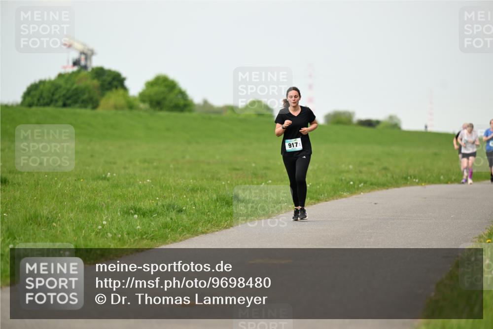 10.05.2026 - 8. Wedeler Halbmarathon Dr. Thomas Lammeyer http://msf.ph/oto/9698480 10.05.2026 11:33:14 Laufen 917 meine-sportfotos.de