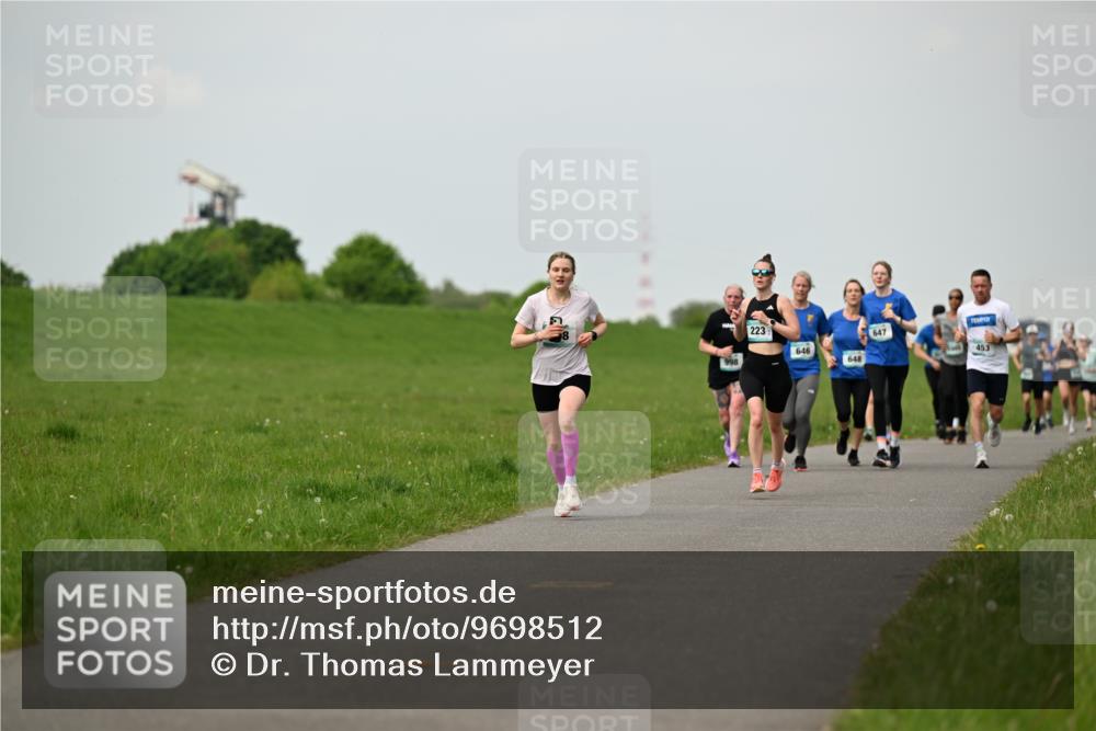 10.05.2026 - 8. Wedeler Halbmarathon Dr. Thomas Lammeyer http://msf.ph/oto/9698512 10.05.2026 11:33:25 Laufen 998, 223, 647, 646, 453, 648 meine-sportfotos.de
