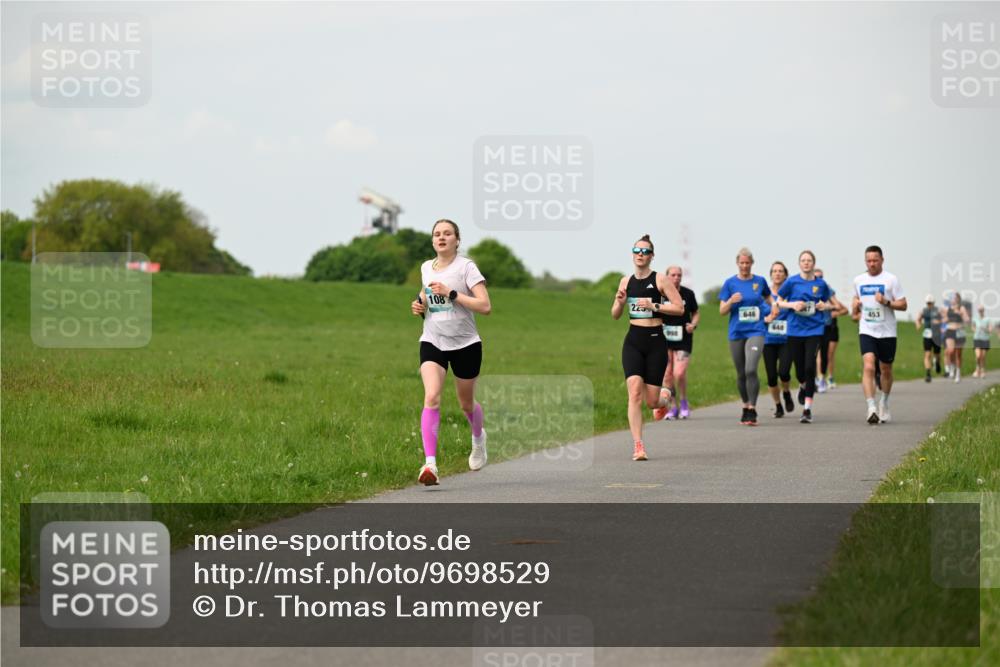 10.05.2026 - 8. Wedeler Halbmarathon Dr. Thomas Lammeyer http://msf.ph/oto/9698529 10.05.2026 11:33:27 Laufen 108, 225, 998, 646, 453 meine-sportfotos.de