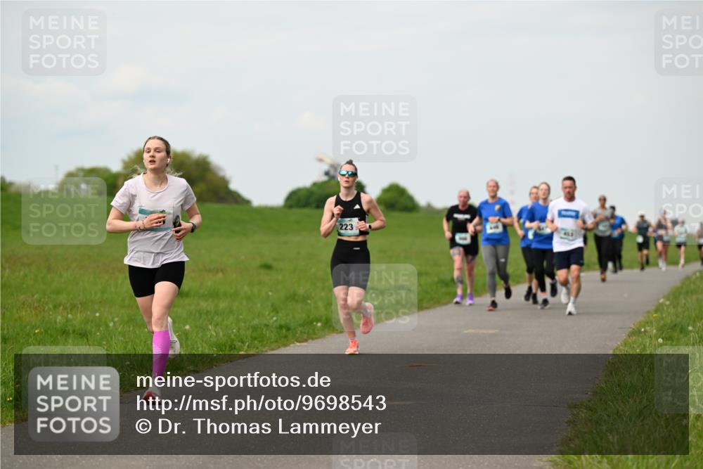 10.05.2026 - 8. Wedeler Halbmarathon Dr. Thomas Lammeyer http://msf.ph/oto/9698543 10.05.2026 11:33:30 Laufen 223 meine-sportfotos.de