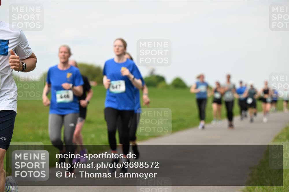 10.05.2026 - 8. Wedeler Halbmarathon Dr. Thomas Lammeyer http://msf.ph/oto/9698572 10.05.2026 11:33:36 Laufen 646, 647 meine-sportfotos.de