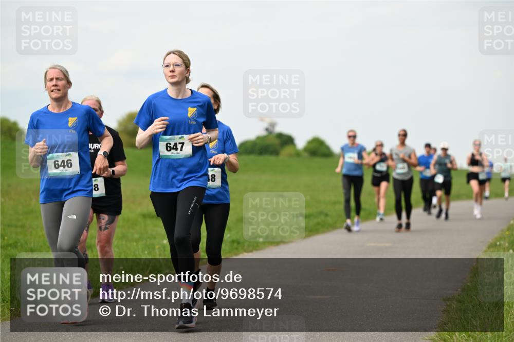 10.05.2026 - 8. Wedeler Halbmarathon Dr. Thomas Lammeyer http://msf.ph/oto/9698574 10.05.2026 11:33:37 Laufen 646, 647 meine-sportfotos.de