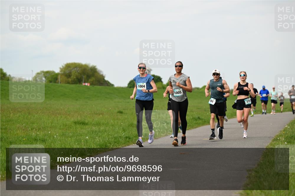 10.05.2026 - 8. Wedeler Halbmarathon Dr. Thomas Lammeyer http://msf.ph/oto/9698596 10.05.2026 11:33:40 Laufen 1004, 1005, 591, 770 meine-sportfotos.de