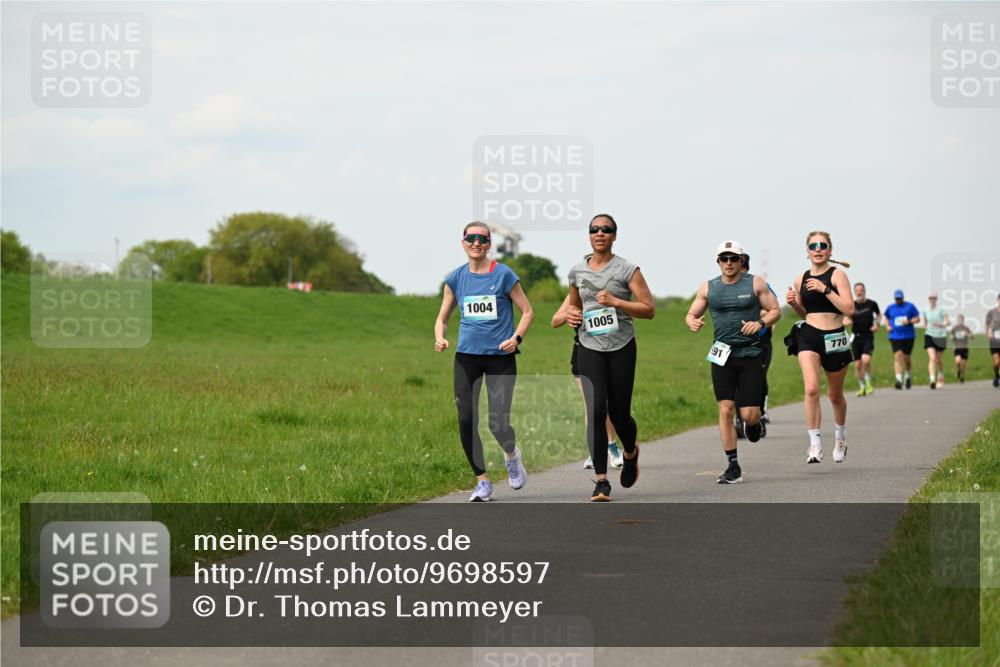 10.05.2026 - 8. Wedeler Halbmarathon Dr. Thomas Lammeyer http://msf.ph/oto/9698597 10.05.2026 11:33:40 Laufen 1004, 1005, 770 meine-sportfotos.de