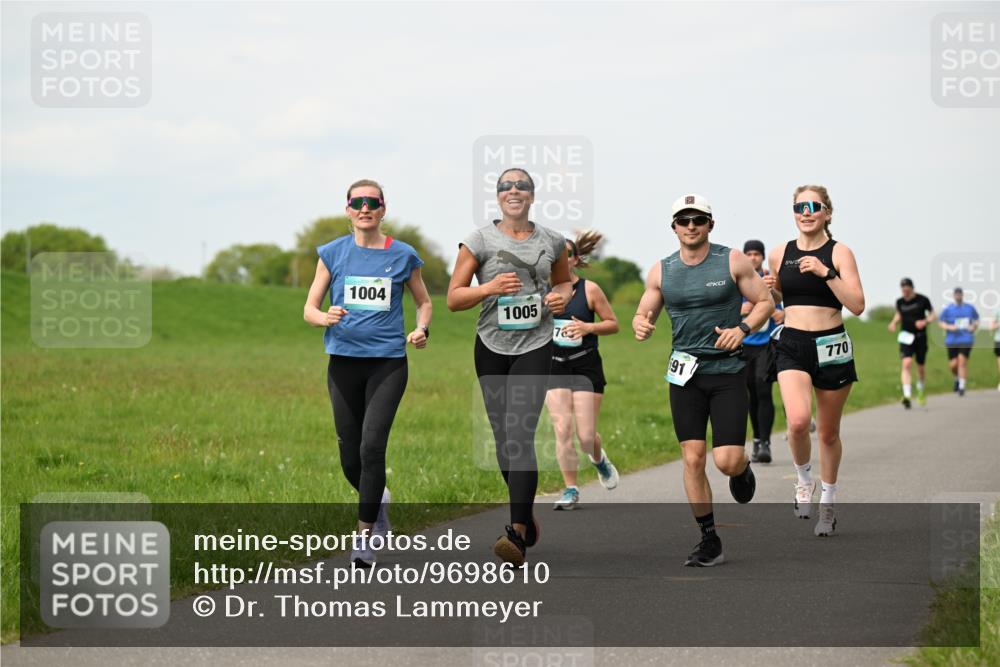10.05.2026 - 8. Wedeler Halbmarathon Dr. Thomas Lammeyer http://msf.ph/oto/9698610 10.05.2026 11:33:42 Laufen 1004, 1005, 770 meine-sportfotos.de