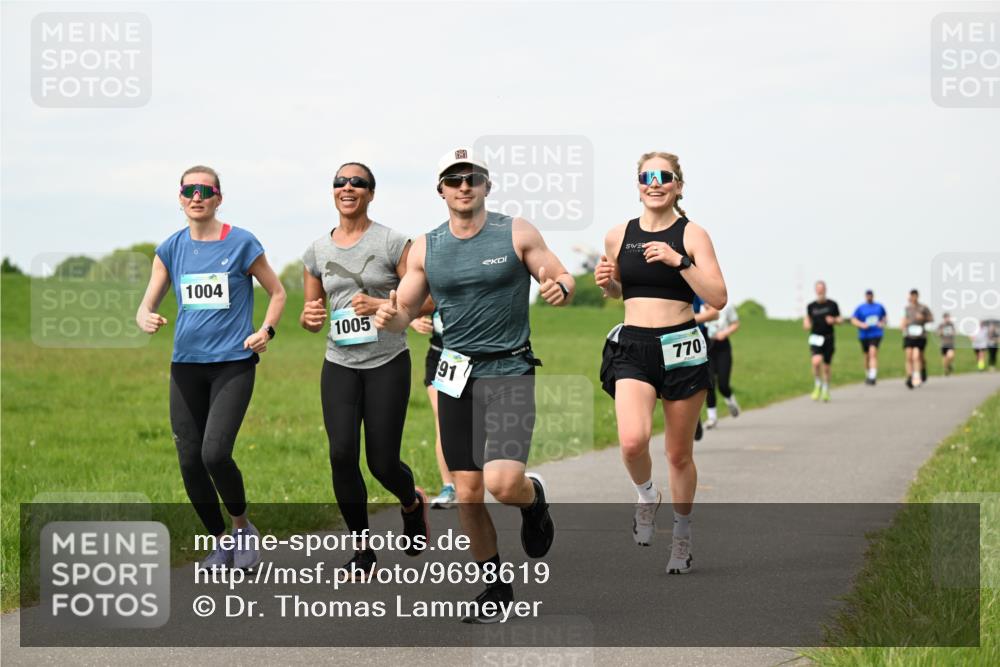 10.05.2026 - 8. Wedeler Halbmarathon Dr. Thomas Lammeyer http://msf.ph/oto/9698619 10.05.2026 11:33:43 Laufen 1004, 1005, 770 meine-sportfotos.de