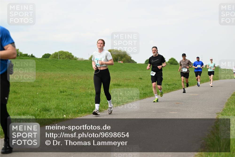 10.05.2026 - 8. Wedeler Halbmarathon Dr. Thomas Lammeyer http://msf.ph/oto/9698654 10.05.2026 11:33:49 Laufen 127, 2213, 2214, 751 meine-sportfotos.de