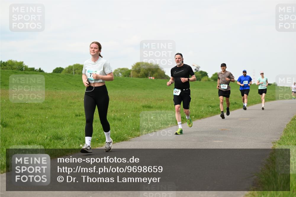 10.05.2026 - 8. Wedeler Halbmarathon Dr. Thomas Lammeyer http://msf.ph/oto/9698659 10.05.2026 11:33:50 Laufen 127, 751, 2213 meine-sportfotos.de