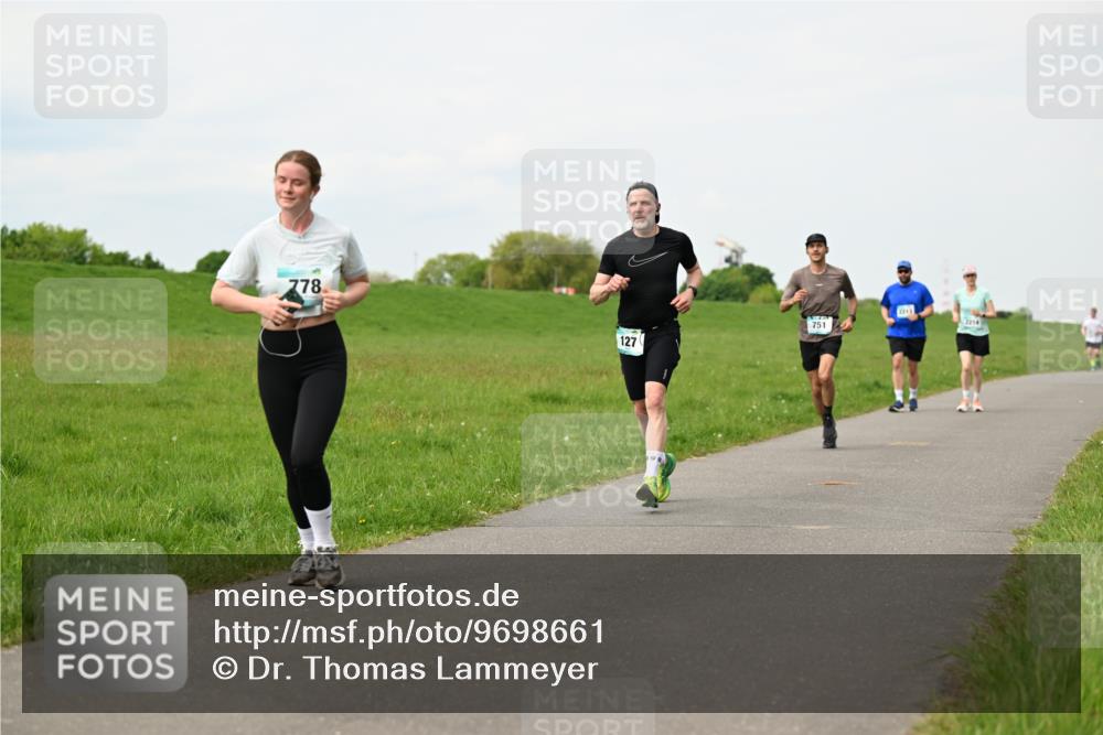 10.05.2026 - 8. Wedeler Halbmarathon Dr. Thomas Lammeyer http://msf.ph/oto/9698661 10.05.2026 11:33:50 Laufen 778, 127, 2213, 751 meine-sportfotos.de
