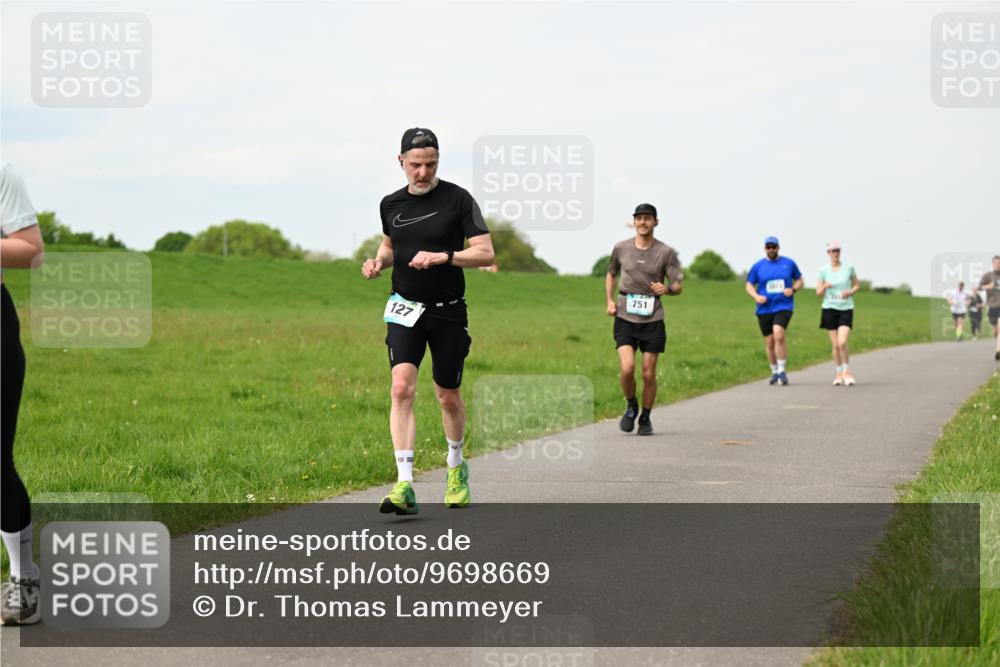 10.05.2026 - 8. Wedeler Halbmarathon Dr. Thomas Lammeyer http://msf.ph/oto/9698669 10.05.2026 11:33:51 Laufen 127, 751 meine-sportfotos.de