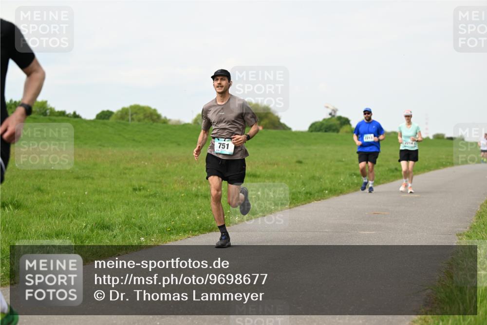 10.05.2026 - 8. Wedeler Halbmarathon Dr. Thomas Lammeyer http://msf.ph/oto/9698677 10.05.2026 11:33:53 Laufen 751, 2213, 2214 meine-sportfotos.de
