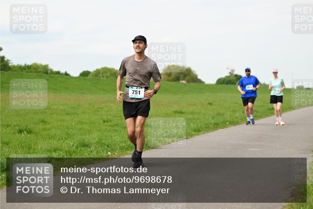10.05.2026 - 8. Wedeler Halbmarathon Dr. Thomas Lammeyer http://msf.ph/oto/9698678 10.05.2026 11:33:53 Laufen 751 meine-sportfotos.de