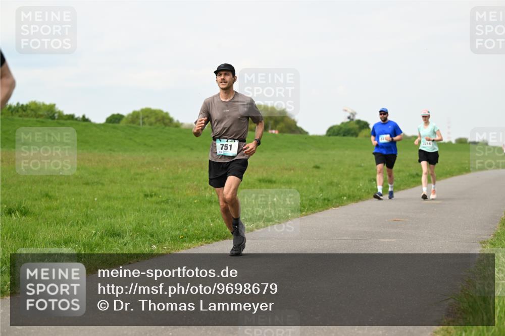 10.05.2026 - 8. Wedeler Halbmarathon Dr. Thomas Lammeyer http://msf.ph/oto/9698679 10.05.2026 11:33:53 Laufen 751, 2214 meine-sportfotos.de