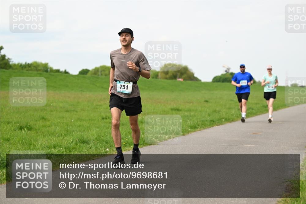 10.05.2026 - 8. Wedeler Halbmarathon Dr. Thomas Lammeyer http://msf.ph/oto/9698681 10.05.2026 11:33:53 Laufen 751, 2214 meine-sportfotos.de