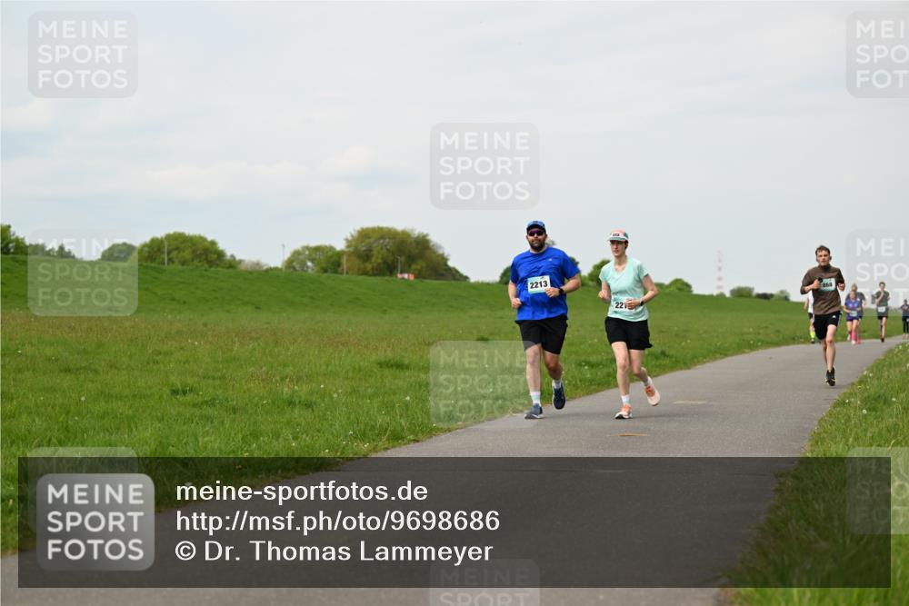 10.05.2026 - 8. Wedeler Halbmarathon Dr. Thomas Lammeyer http://msf.ph/oto/9698686 10.05.2026 11:33:55 Laufen 2213, 221, 868 meine-sportfotos.de