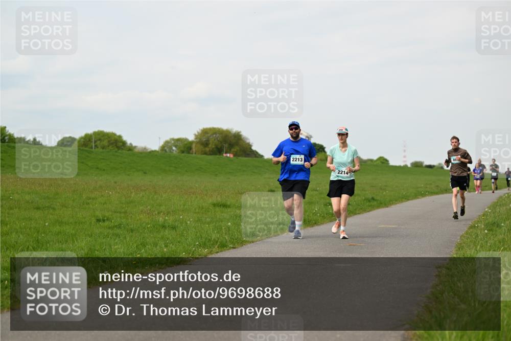 10.05.2026 - 8. Wedeler Halbmarathon Dr. Thomas Lammeyer http://msf.ph/oto/9698688 10.05.2026 11:33:55 Laufen 2213, 2214 meine-sportfotos.de