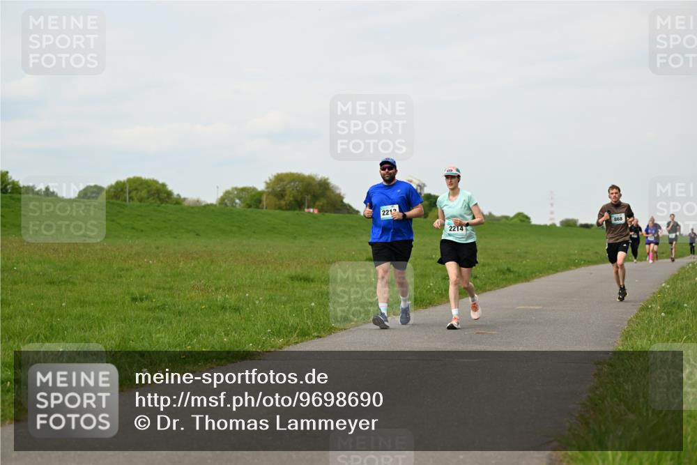 10.05.2026 - 8. Wedeler Halbmarathon Dr. Thomas Lammeyer http://msf.ph/oto/9698690 10.05.2026 11:33:55 Laufen 2212, 868, 2214 meine-sportfotos.de