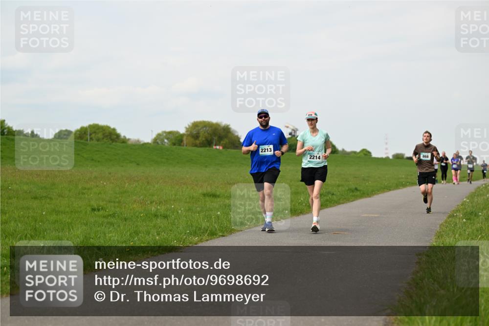 10.05.2026 - 8. Wedeler Halbmarathon Dr. Thomas Lammeyer http://msf.ph/oto/9698692 10.05.2026 11:33:55 Laufen 2213, 868, 2214 meine-sportfotos.de