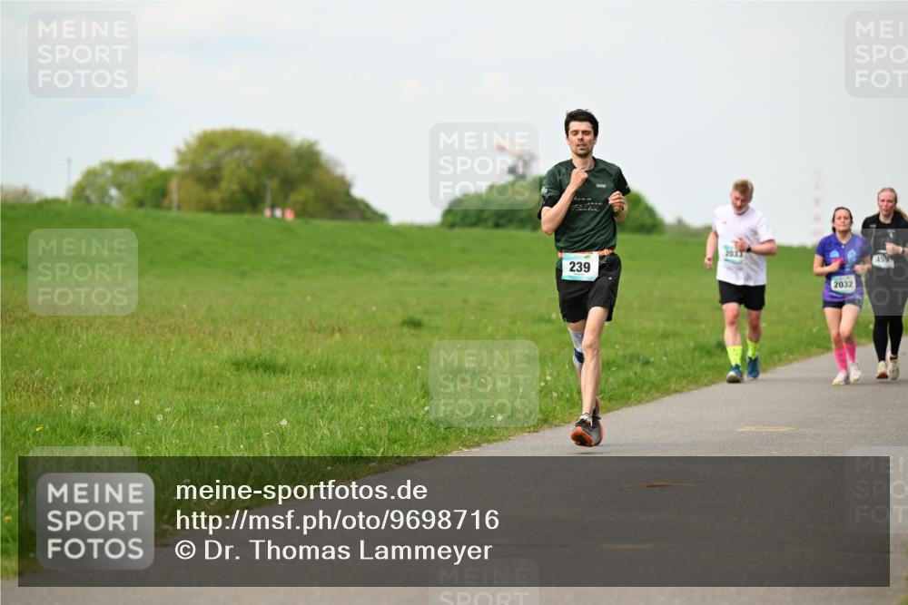10.05.2026 - 8. Wedeler Halbmarathon Dr. Thomas Lammeyer http://msf.ph/oto/9698716 10.05.2026 11:34:07 Laufen 239, 2032 meine-sportfotos.de