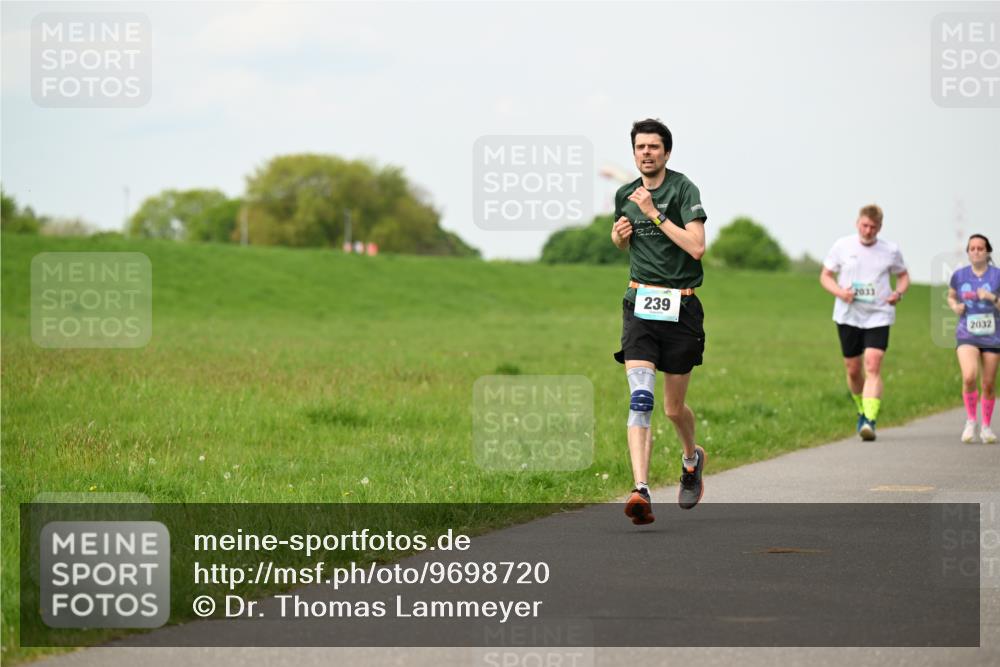 10.05.2026 - 8. Wedeler Halbmarathon Dr. Thomas Lammeyer http://msf.ph/oto/9698720 10.05.2026 11:34:08 Laufen 239, 2032 meine-sportfotos.de